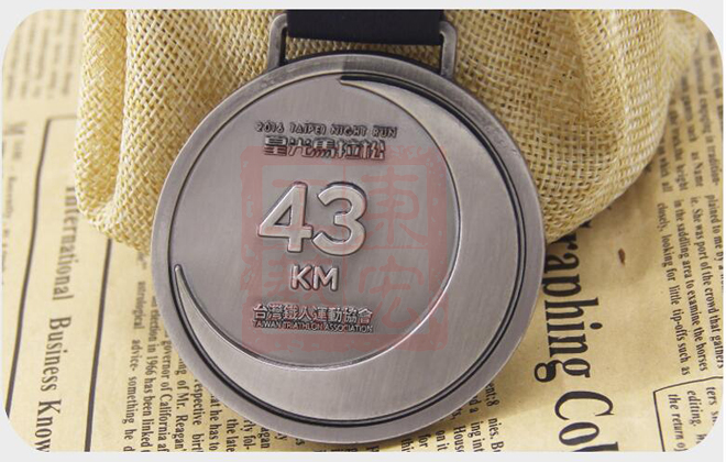 發(fā)光獎牌定3-4.jpg 發(fā)光獎牌定3-4.jpg