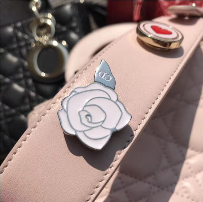 徽章限量版 滿足所有女孩子粉色的情懷.jpg