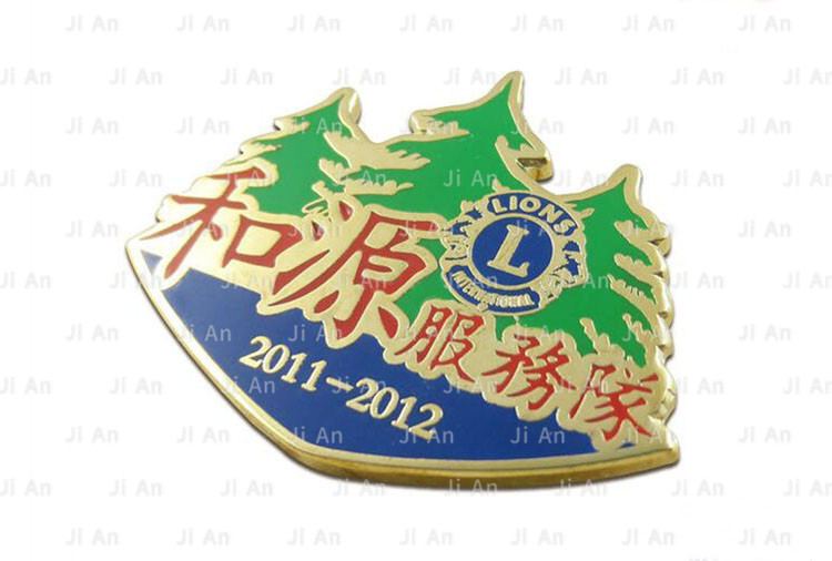獅子會(huì)服務(wù)隊(duì)徽章訂做.jpg