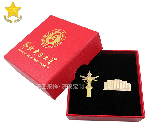 ?；罩谱鲝S家濟安，以工匠精神讓校徽光芒閃耀