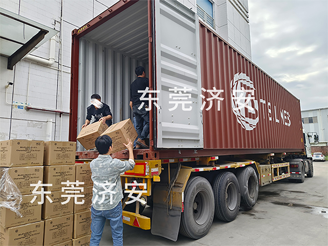 出口日本的金屬徽章發(fā)貨，首批1058箱！濟安徽章定制工廠