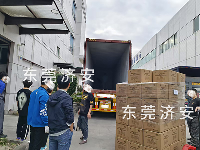 出口日本的金屬徽章發(fā)貨，首批1058箱！濟安徽章定制工廠