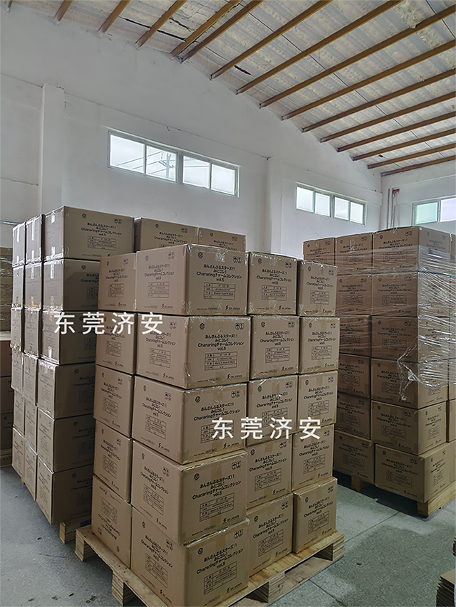 出口日本的金屬徽章發(fā)貨，首批1058箱！濟安徽章定制工廠