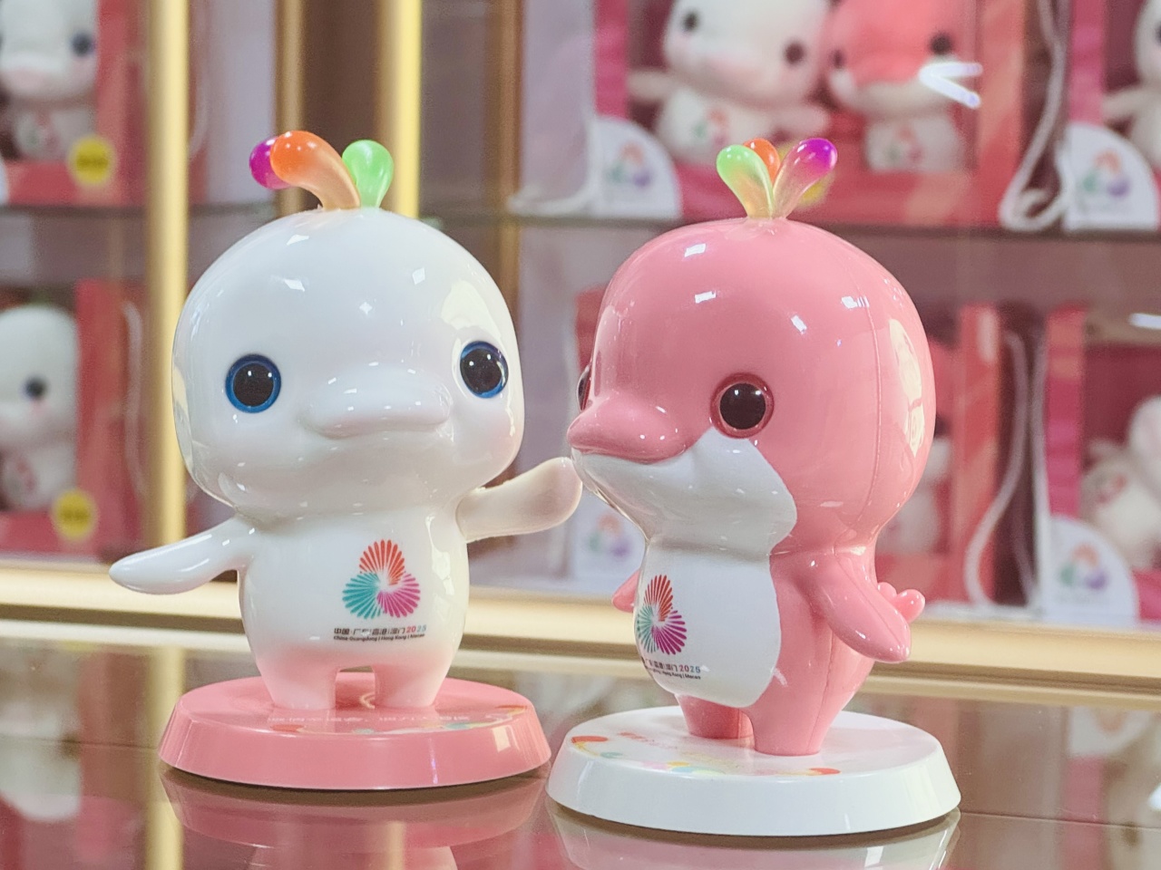 活力“大灣雞”出圈記：全運會吉祥物文創(chuàng)周邊徽章冰箱貼爆火！