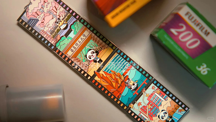 華東理工進博會復(fù)古膠片相機徽章，校園文創(chuàng)活動紀(jì)念品