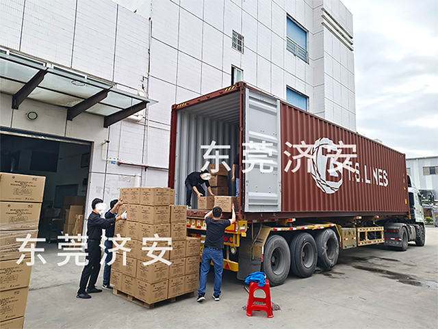 出口日本的金屬徽章發(fā)貨，首批1058箱！濟安徽章定制工廠