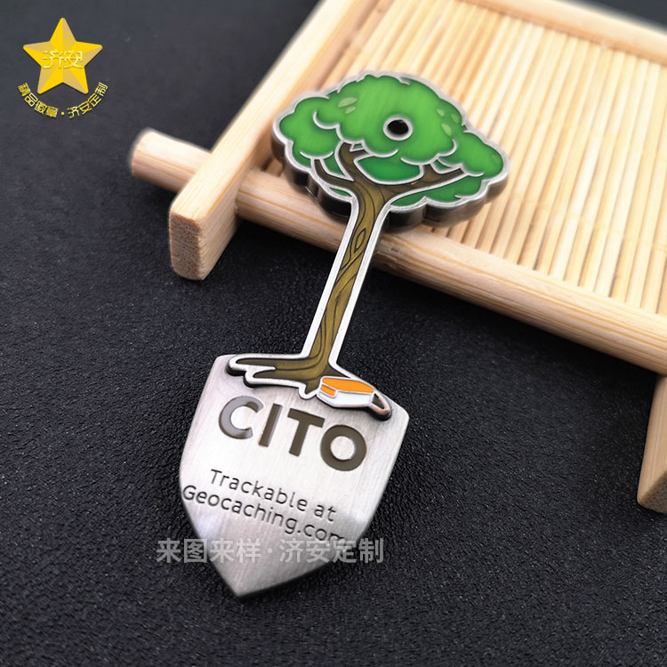 植樹造林環(huán)保交流論壇紀念章,植樹節(jié)樹形狀鏟子造型紀念徽章 植樹造林環(huán)保交流論壇紀念章,植樹節(jié)樹形狀鏟子造型紀念徽章