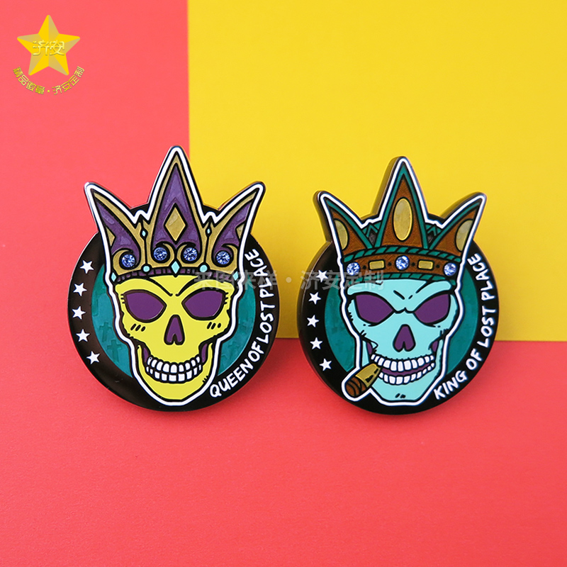 歐美風(fēng)格骷髏頭鑲鉆紀(jì)念章萬圣節(jié)徽章飾品,個(gè)性紀(jì)念章訂制廠家 歐美風(fēng)格骷髏頭鑲鉆紀(jì)念章萬圣節(jié)徽章飾品,個(gè)性紀(jì)念章訂制廠家