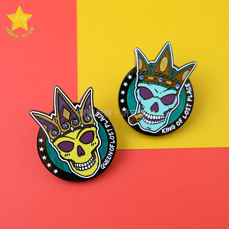 歐美風(fēng)格骷髏頭鑲鉆紀(jì)念章萬圣節(jié)徽章飾品,個(gè)性紀(jì)念章訂制廠家 歐美風(fēng)格骷髏頭鑲鉆紀(jì)念章萬圣節(jié)徽章飾品,個(gè)性紀(jì)念章訂制廠家