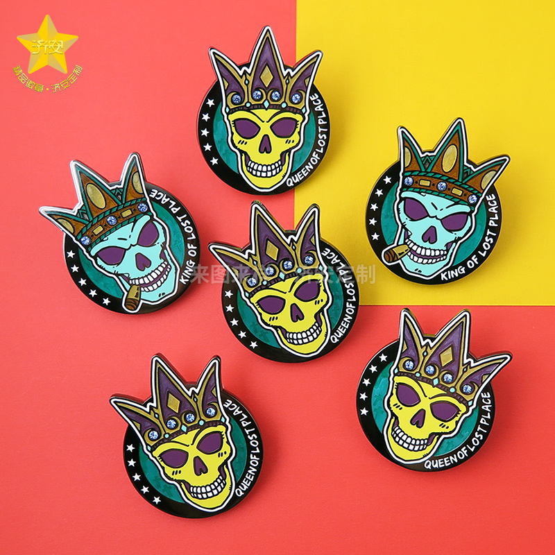 歐美風(fēng)格骷髏頭鑲鉆紀(jì)念章萬圣節(jié)徽章飾品,個(gè)性紀(jì)念章訂制廠家 歐美風(fēng)格骷髏頭鑲鉆紀(jì)念章萬圣節(jié)徽章飾品,個(gè)性紀(jì)念章訂制廠家