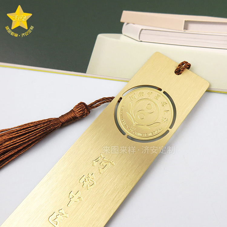 廠家定做大學(xué)金屬書(shū)簽紀(jì)念禮品,黃銅蝕刻書(shū)簽