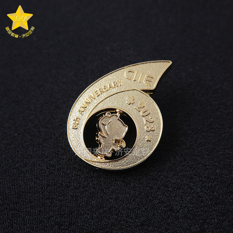 旋轉(zhuǎn)徽章定做，進(jìn)博會(huì)6周年紀(jì)念徽章