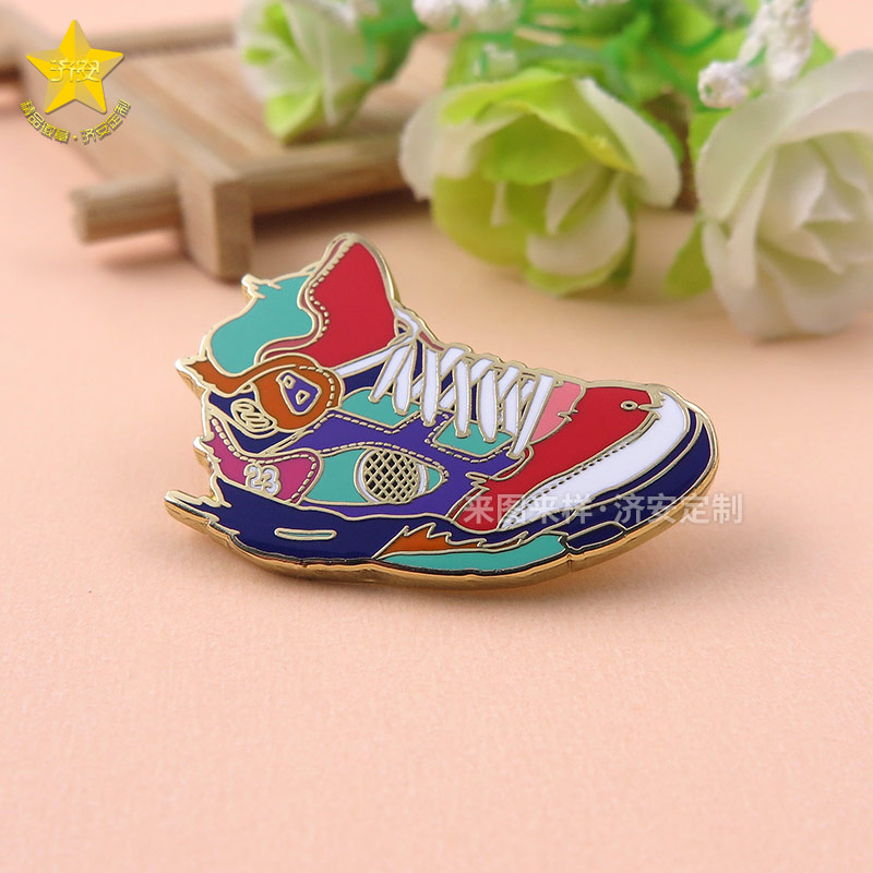 時尚潮流鞋子徽章飾品,創(chuàng)意徽章定制廠家濟安