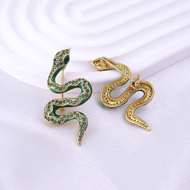 靈蛇獻(xiàn)瑞：銅鑲鉆金屬蛇形胸針定制胸章，2025蛇年典藏！