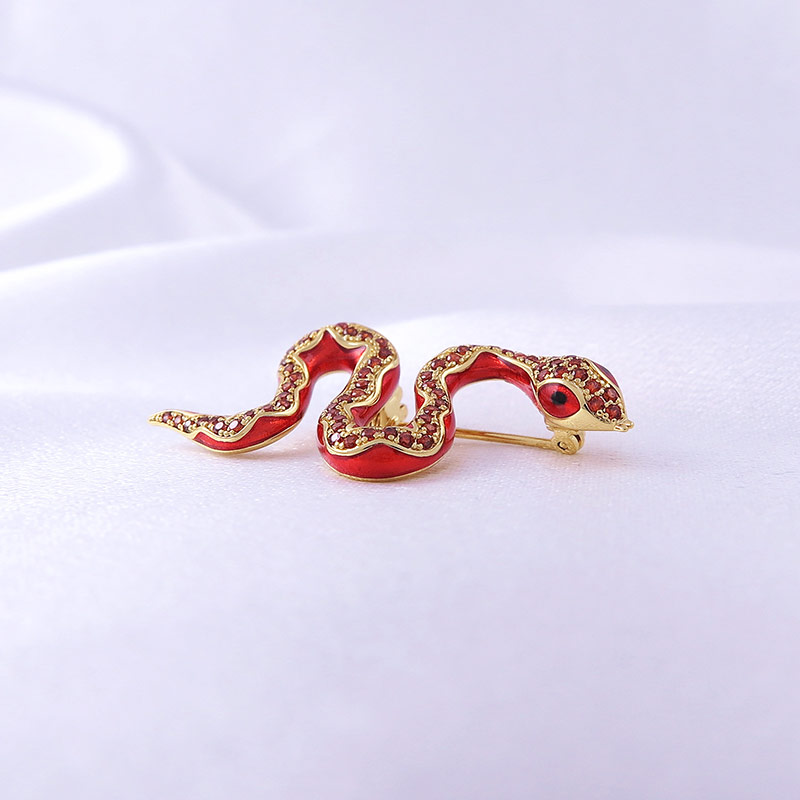 靈蛇獻(xiàn)瑞：銅鑲鉆金屬蛇形胸針定制胸章，2025蛇年典藏！