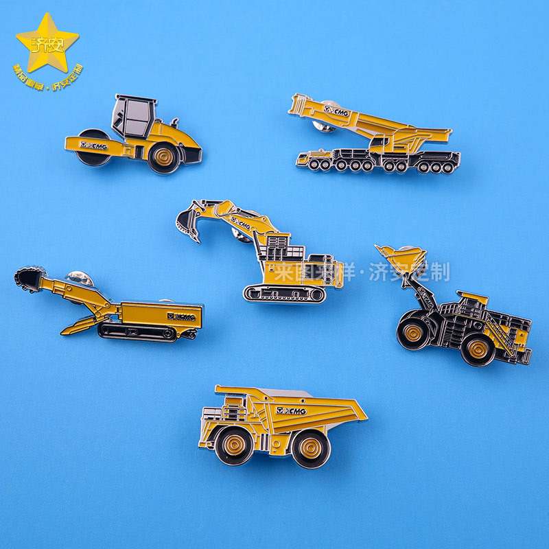 徐工集團硬核機甲產(chǎn)品徽章定制禮盒：東莞濟安徽章工廠