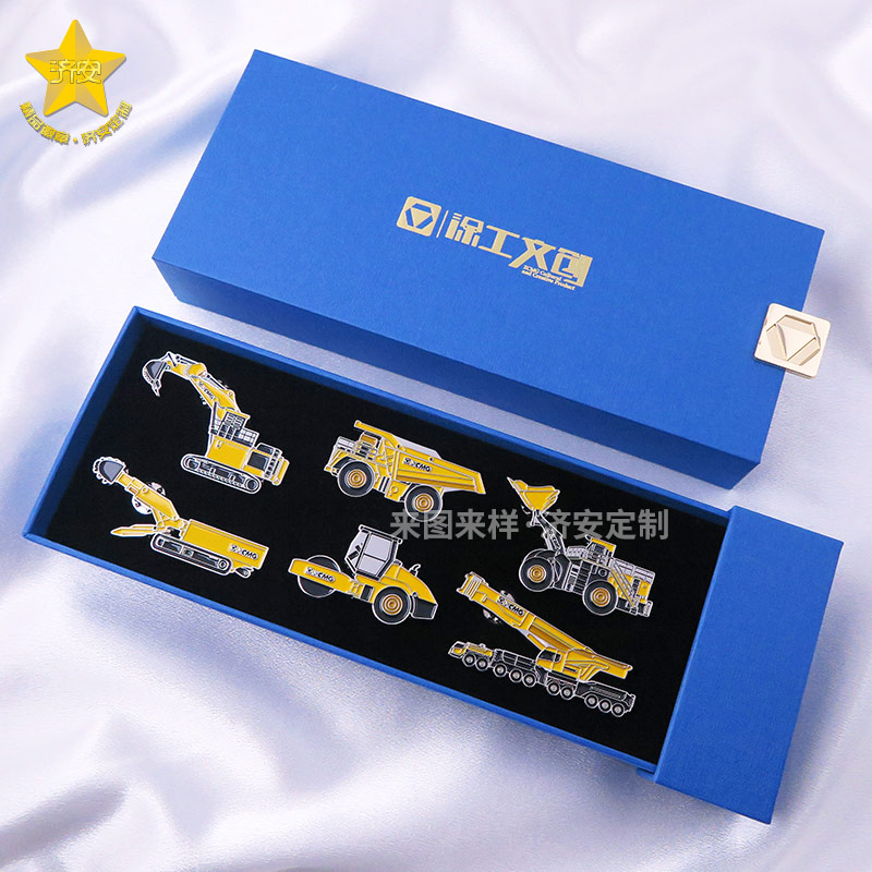 徐工集團硬核機甲產(chǎn)品徽章定制禮盒：東莞濟安徽章工廠