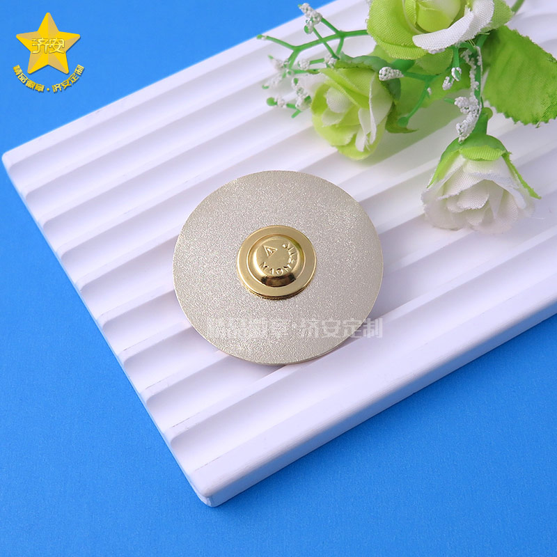 徐工文創(chuàng)徐成功徽章品牌IP文創(chuàng)：也是冰箱貼，東莞濟(jì)安禮品生產(chǎn)