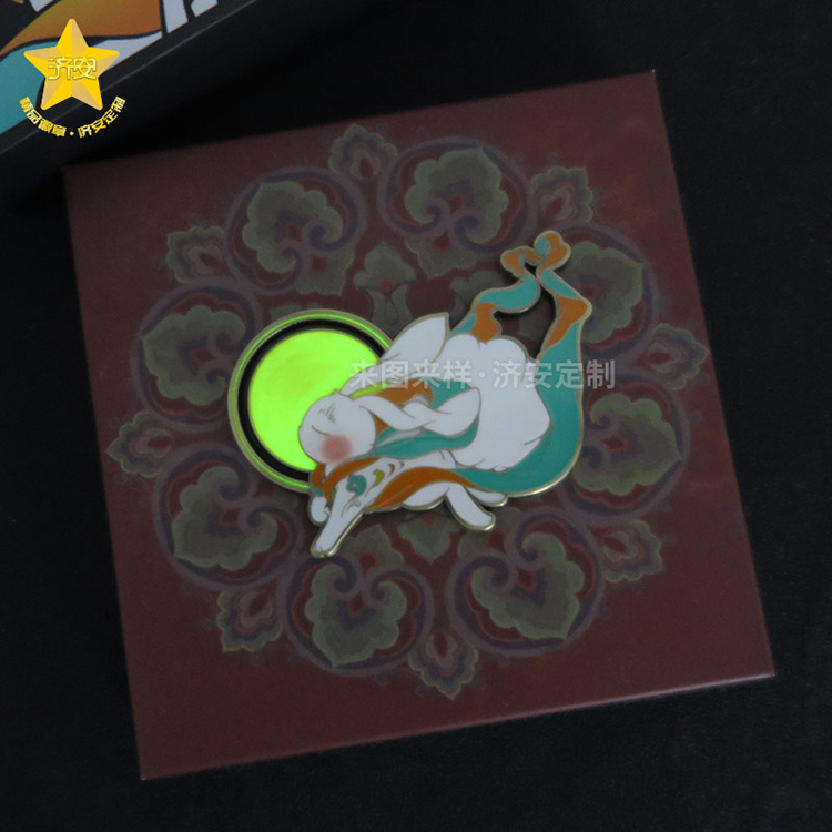 大夢敦煌系列玉兔奔月夜光徽章