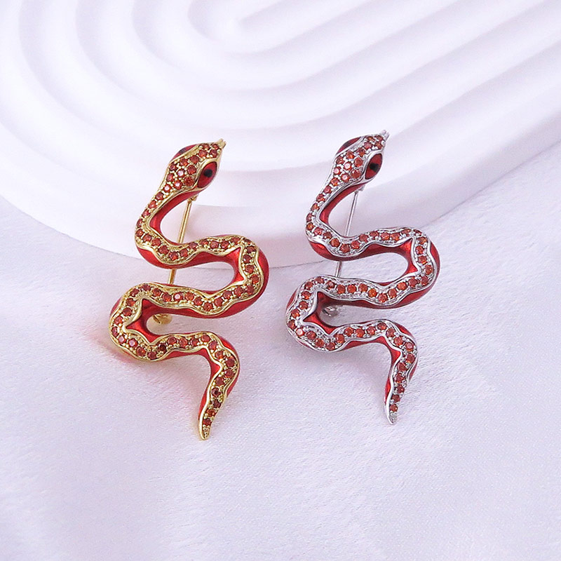 靈蛇獻(xiàn)瑞：銅鑲鉆金屬蛇形胸針定制胸章，2025蛇年典藏！